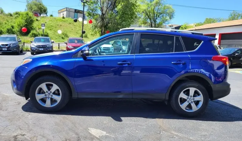 
								2015 Toyota RAV4 XLE full									
