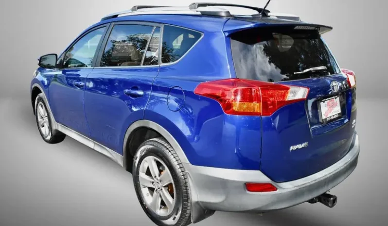 
								2015 Toyota RAV4 XLE full									