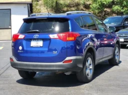 
										2015 Toyota RAV4 XLE full									