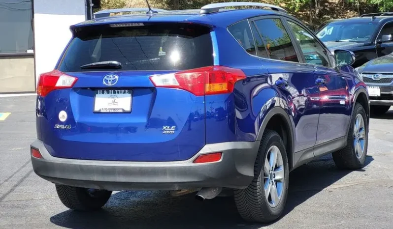 
								2015 Toyota RAV4 XLE full									