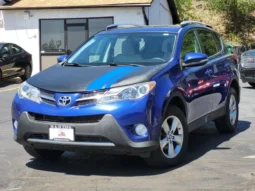 
										2015 Toyota RAV4 XLE full									