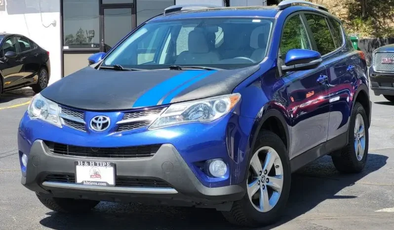 
								2015 Toyota RAV4 XLE full									
