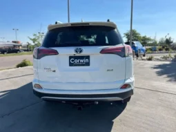 
										2018 Toyota RAV4 XLE full									