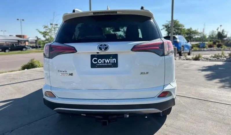 
								2018 Toyota RAV4 XLE full									