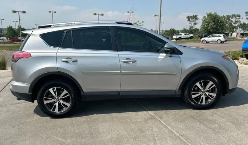 
								2018 Toyota RAV4 XLE full									