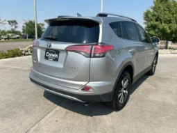 
										2018 Toyota RAV4 XLE full									