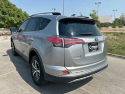 
										2018 Toyota RAV4 XLE full									