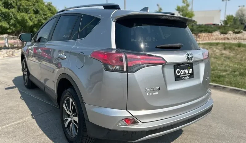 
								2018 Toyota RAV4 XLE full									