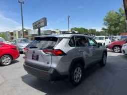 
										2020 Toyota RAV4 LE full									