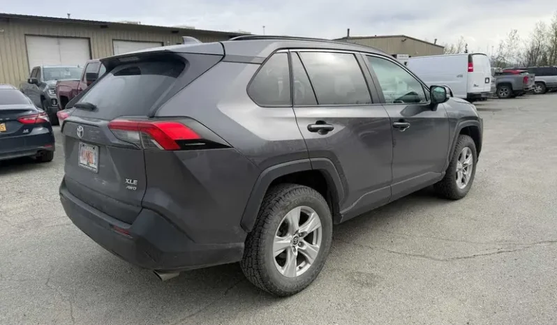 
								2021 Toyota RAV4 XLE full									