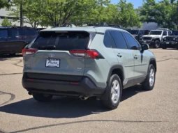 
										2021 Toyota RAV4 XLE full									