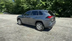 
										2021 Toyota RAV4 LE full									