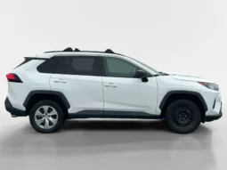 
										2021 Toyota RAV4 LE full									