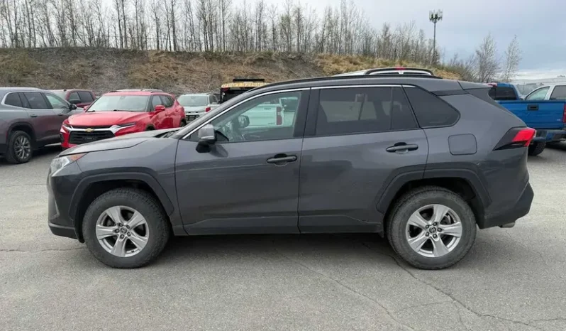 
								2021 Toyota RAV4 XLE full									