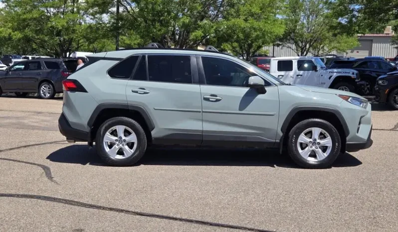 
								2021 Toyota RAV4 XLE full									