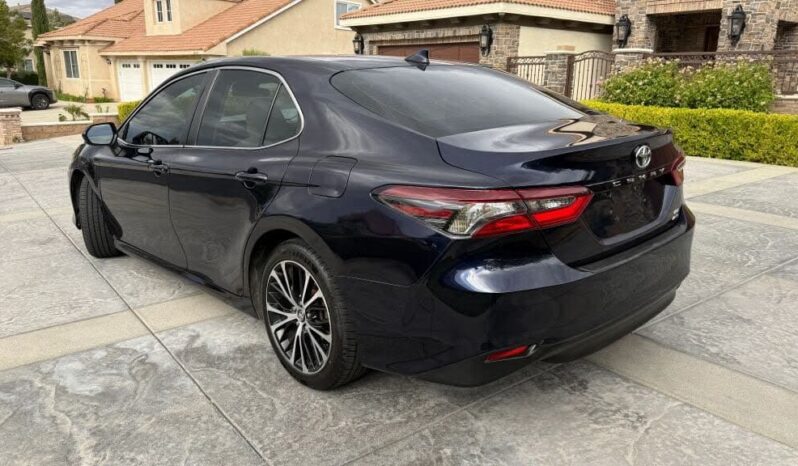 
								2022 Toyota Camry LE full									