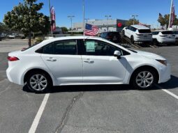 
										2022 Toyota Corolla LE full									