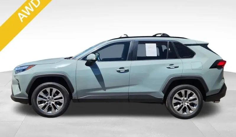 
								2022 Toyota RAV4 XLE Premium full									