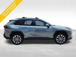 
										2022 Toyota RAV4 XLE Premium full									