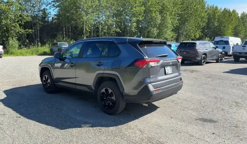 
								2022 Toyota RAV4 LE full									