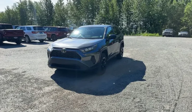 
								2022 Toyota RAV4 LE full									