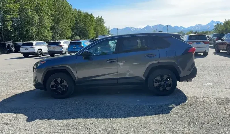 
								2022 Toyota RAV4 LE full									