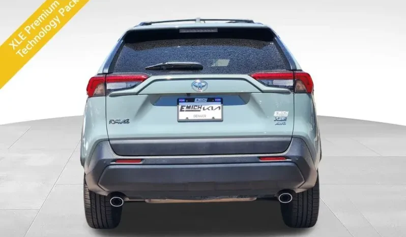 
								2022 Toyota RAV4 XLE Premium full									