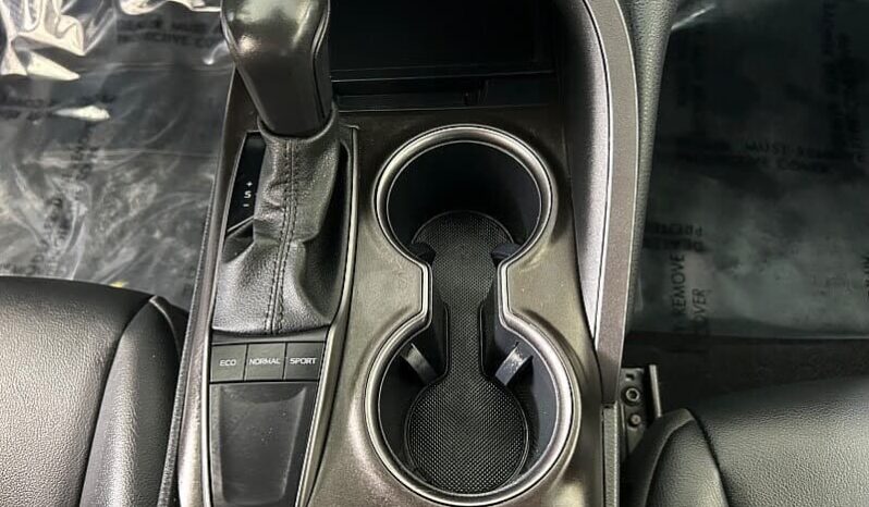 
								2023 Toyota Camry SE full									