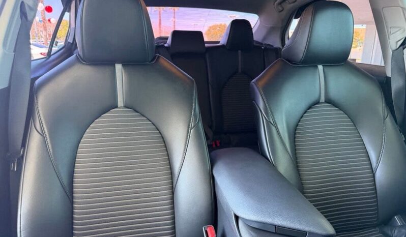 
								2023 Toyota Camry SE full									