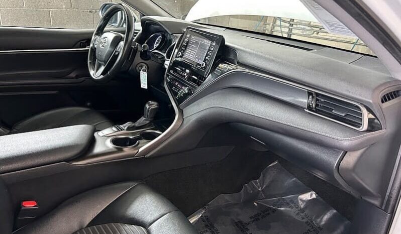 
								2023 Toyota Camry SE full									