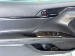
										2023 Toyota Camry SE full									