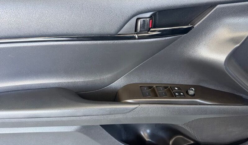 
								2023 Toyota Camry SE full									