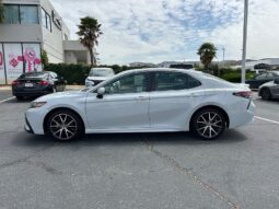 
										2023 Toyota Camry SE full									