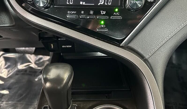 
								2023 Toyota Camry SE full									