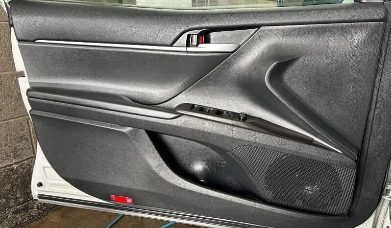 
								2023 Toyota Camry SE full									
