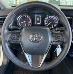
										2023 Toyota Camry SE full									