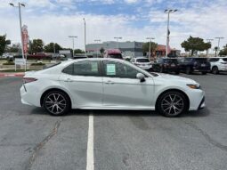 
										2023 Toyota Camry SE full									