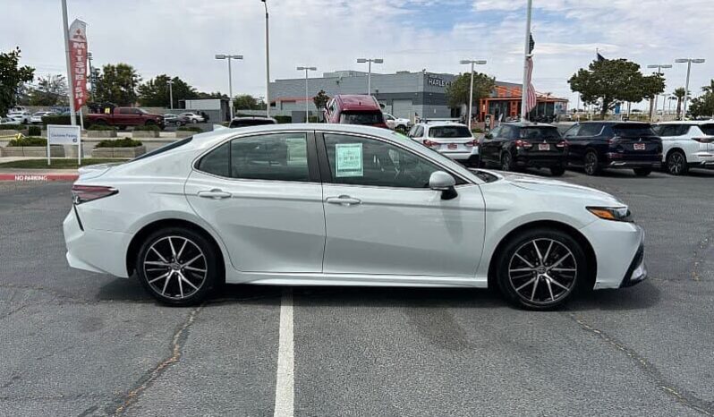 
								2023 Toyota Camry SE full									