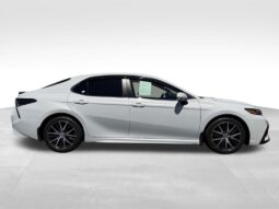
										2023 Toyota Camry SE full									