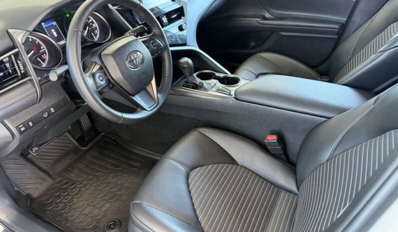 
								2023 Toyota Camry SE full									