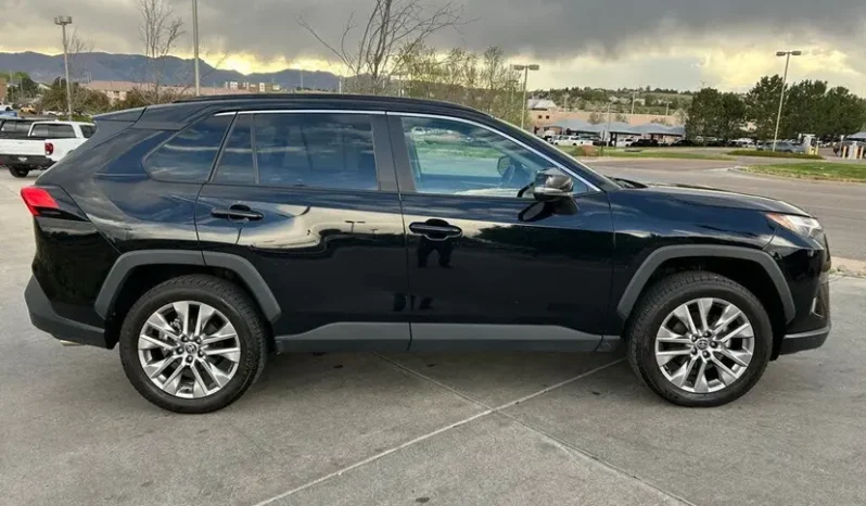 
								2023 Toyota RAV4 XLE Premium full									