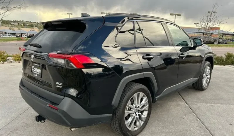 
								2023 Toyota RAV4 XLE Premium full									