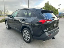 
										2023 Toyota RAV4 XLE Premium full									