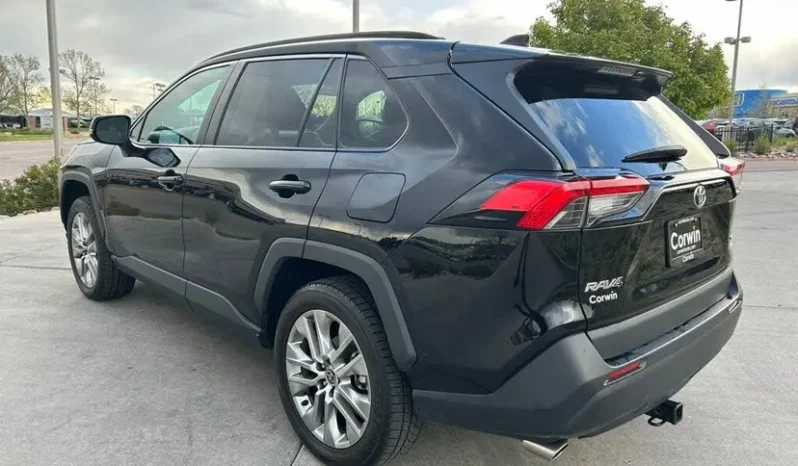 
								2023 Toyota RAV4 XLE Premium full									