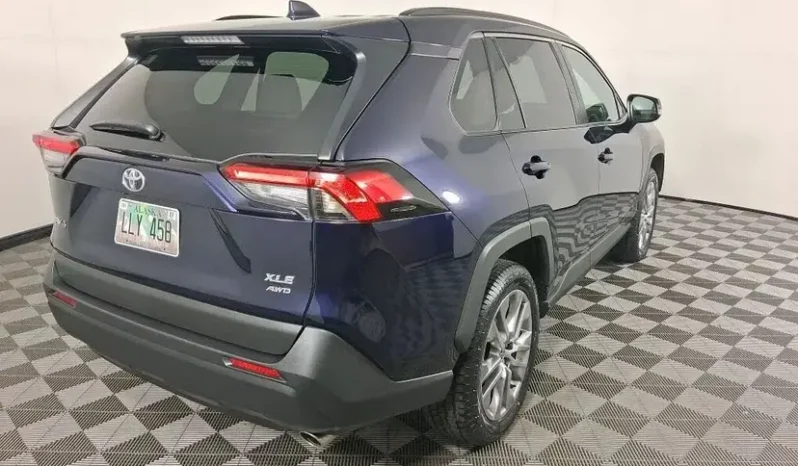 
								2024 Toyota RAV4 XLE Premium full									