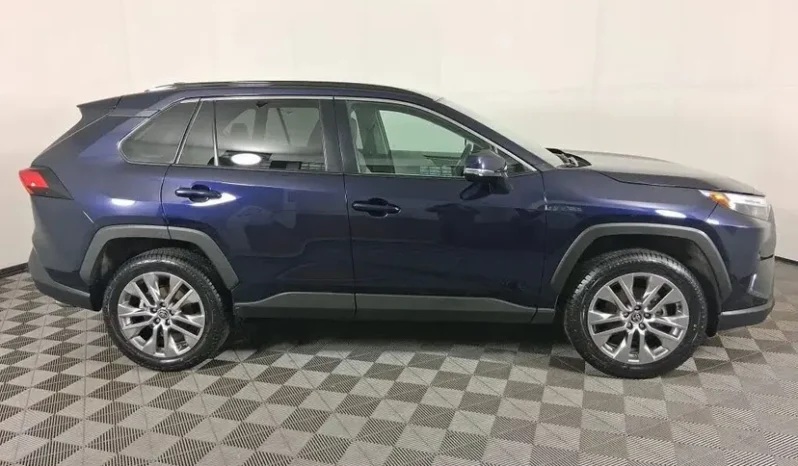 
								2024 Toyota RAV4 XLE Premium full									