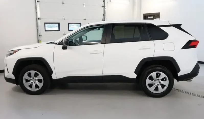 
								2024 Toyota RAV4 LE full									