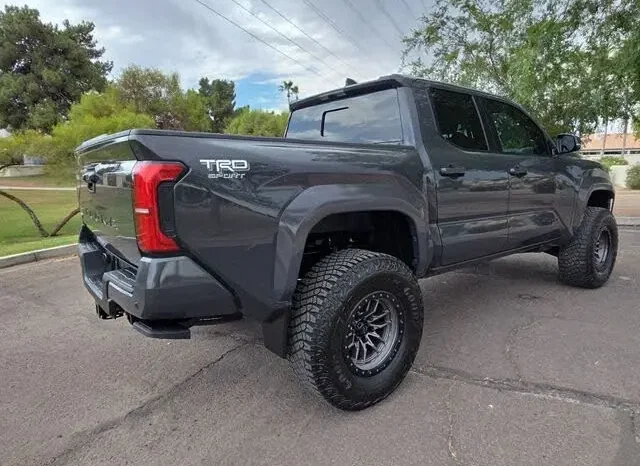 
								2024 Toyota Tacoma TRD Sport full									