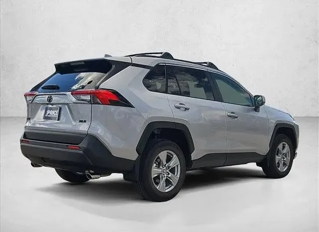 
								2025 Toyota RAV4 XLE full									