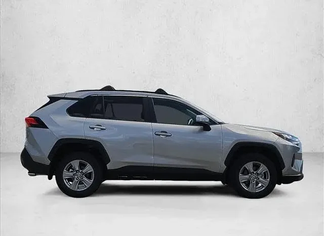 
								2025 Toyota RAV4 XLE full									